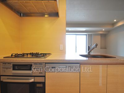 Kitchen ※Photo of the same layout on 18 floor. Decoration and fixture may differ.
