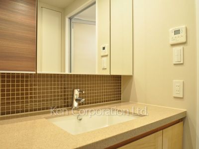 Powder Room ※Photo of the same layout on 18 floor. Decoration and fixture may differ.