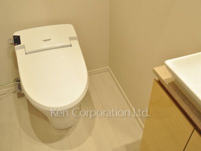 Lavatory ※Photo of the same layout on 18 floor. Decoration and fixture may differ.