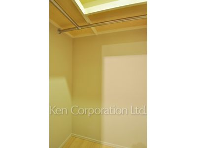 Walk-In Closet ※Photo of the same layout on 18 floor. Decoration and fixture may differ.