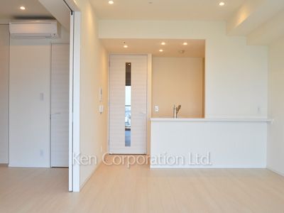 Living-Dining ※Photo of the same layout on 17 floor. Decoration and fixture may differ.
