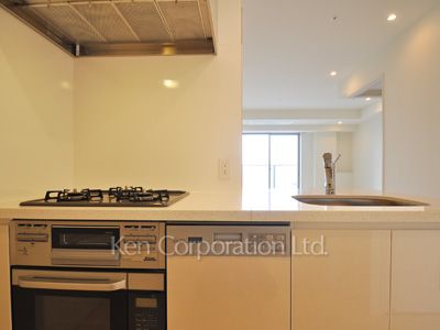Kitchen ※Photo of the same layout on 17 floor. Decoration and fixture may differ.