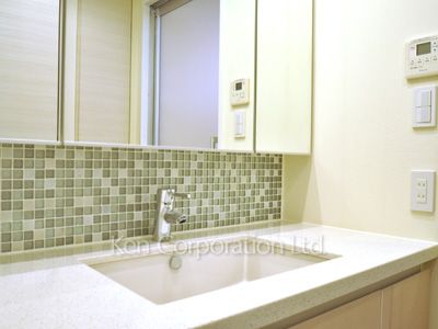 Powder Room ※Photo of the same layout on 17 floor. Decoration and fixture may differ.