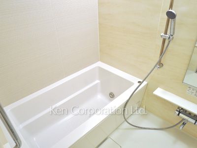 Bath ※Photo of the same layout on 17 floor. Decoration and fixture may differ.