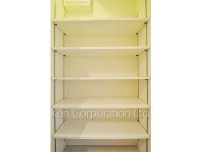 Shoes Closet ※Photo of the same layout on 17 floor. Decoration and fixture may differ.