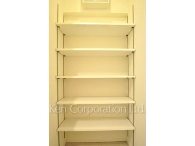 Shoes-In Closet ※Photo of the same layout on 29 floor. Decoration and fixture may differ.