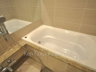 Bath ※Photo of the same layout on 29 floor. Decoration and fixture may differ.