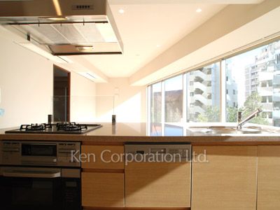 Kitchen ※Photo of the same layout on 2 floor. Decoration and fixture may differ.