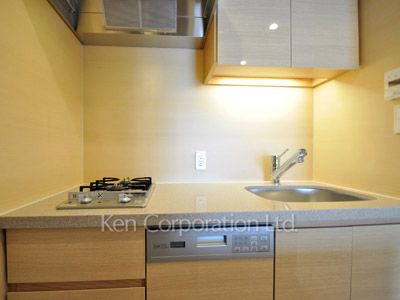 Kitchen ※Photo of the same layout on 18 floor. Decoration and fixture may differ.