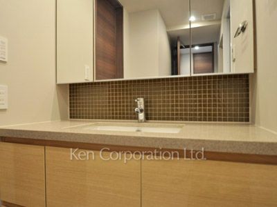 Powder Room ※Photo of the same layout on 18 floor. Decoration and fixture may differ.