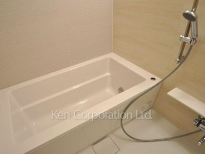 Bath ※Photo of the same layout on 18 floor. Decoration and fixture may differ.