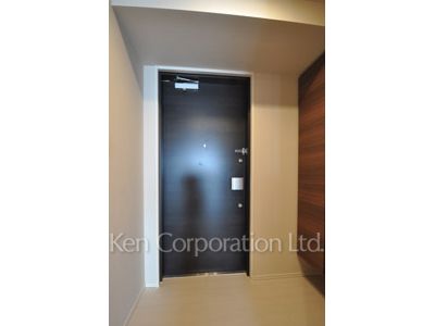 Entrance ※Photo of the same layout on 18 floor. Decoration and fixture may differ.