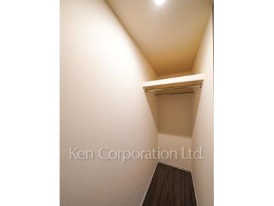 Walk-In Closet ※Photo of the same layout on 8 floor. Decoration and fixture may differ.