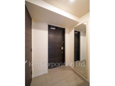 Entrance ※Photo of the same layout on 8 floor. Decoration and fixture may differ.