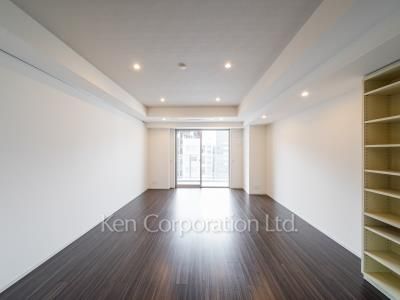 Living-Dining ※Photo of the same layout on 8 floor. Decoration and fixture may differ.