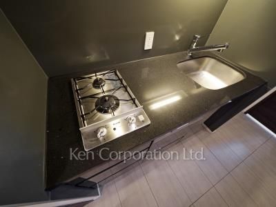 Kitchen ※Photo of the same layout on 8 floor. Decoration and fixture may differ.