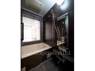 Bath ※Photo of the same layout on 8 floor. Decoration and fixture may differ.