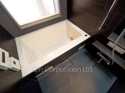 Bath ※Photo of the same layout on 8 floor. Decoration and fixture may differ.