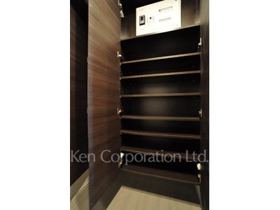 Shoes Closet ※Photo of the same layout on 24 floor. Decoration and fixture may differ.
