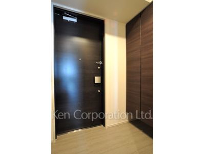 Entrance ※Photo of the same layout on 24 floor. Decoration and fixture may differ.