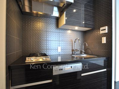Kitchen ※Photo of the same layout on 24 floor. Decoration and fixture may differ.