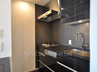 Kitchen ※Photo of the same layout on 24 floor. Decoration and fixture may differ.
