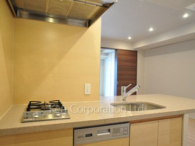 Kitchen ※Photo of the same layout on 18 floor. Decoration and fixture may differ.