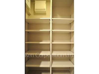 Closet ※Photo of the same layout on 18 floor. Decoration and fixture may differ.