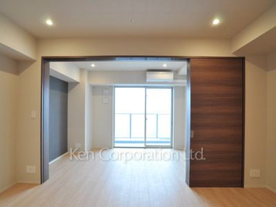 Living-Dining ※Photo of the same layout on 18 floor. Decoration and fixture may differ.