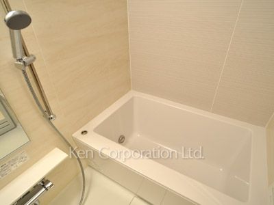 Bath ※Photo of the same layout on 18 floor. Decoration and fixture may differ.