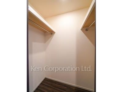 Walk-In Closet ※Photo of the same layout on 4 floor. Decoration and fixture may differ.