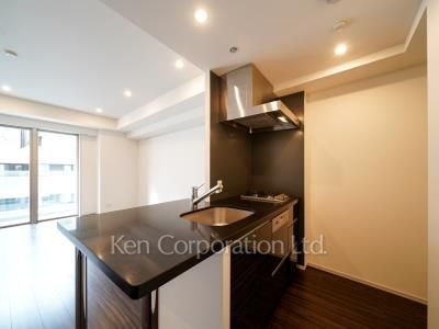 Kitchen ※Photo of the same layout on 4 floor. Decoration and fixture may differ.