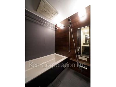Bath ※Photo of the same layout on 4 floor. Decoration and fixture may differ.