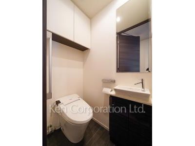 Lavatory ※Photo of the same layout on 4 floor. Decoration and fixture may differ.