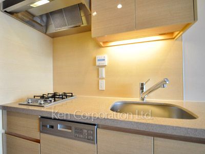 Kitchen ※Photo of the same layout on 18 floor. Decoration and fixture may differ.
