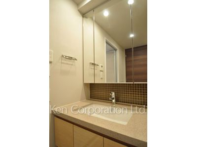 Powder Room ※Photo of the same layout on 18 floor. Decoration and fixture may differ.