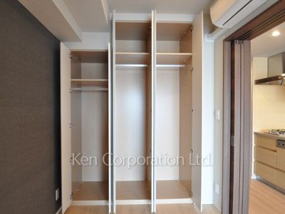 Closet ※Photo of the same layout on 18 floor. Decoration and fixture may differ.