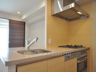 Kitchen ※Photo of the same layout on 18 floor. Decoration and fixture may differ.