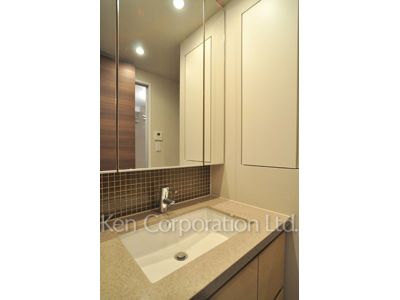 Powder Room ※Photo of the same layout on 18 floor. Decoration and fixture may differ.