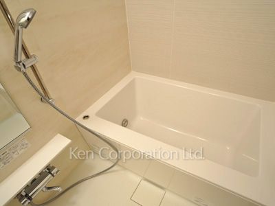 Bath ※Photo of the same layout on 18 floor. Decoration and fixture may differ.