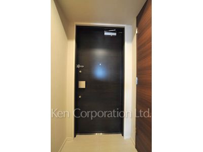 Entrance ※Photo of the same layout on 18 floor. Decoration and fixture may differ.