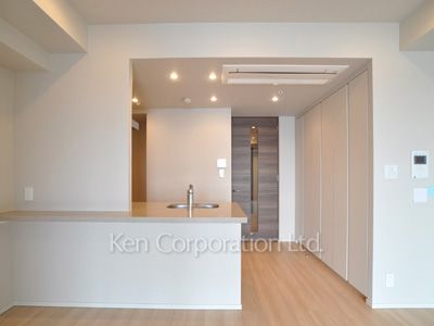 Living-Dining ※Photo of the same layout on 18 floor. Decoration and fixture may differ.