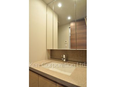 Powder Room ※Photo of the same layout on 18 floor. Decoration and fixture may differ.