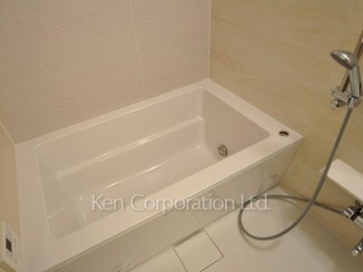 Bath ※Photo of the same layout on 18 floor. Decoration and fixture may differ.