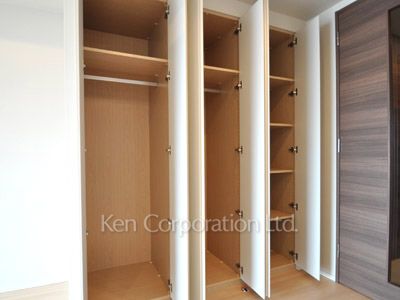 Closet ※Photo of the same layout on 18 floor. Decoration and fixture may differ.