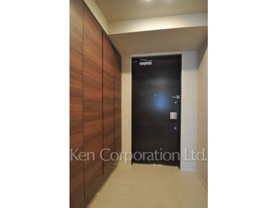 Entrance ※Photo of the same layout on 18 floor. Decoration and fixture may differ.