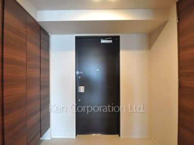 Entrance ※Photo of the same layout on 18 floor. Decoration and fixture may differ.
