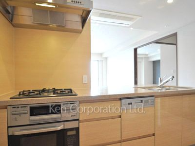Kitchen ※Photo of the same layout on 18 floor. Decoration and fixture may differ.