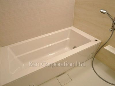 Bath ※Photo of the same layout on 18 floor. Decoration and fixture may differ.
