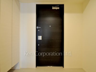 Entrance ※Photo of the same layout on 17 floor. Decoration and fixture may differ.